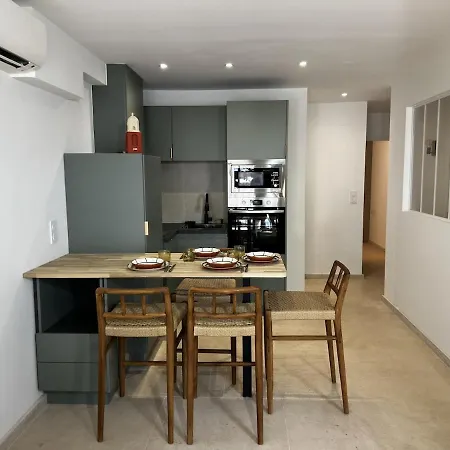 - Chic & Cosy Au Nouveau Port Apartment